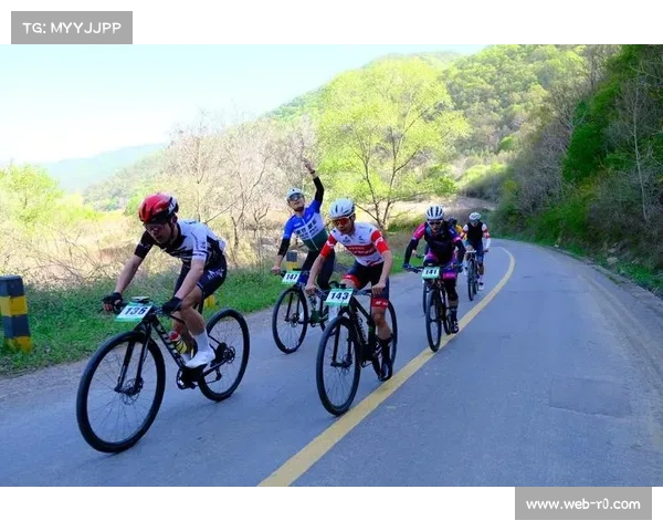 环黄龙山自行车挑战赛十月开赛 选手挑战生态红叶赛道展现极限风采